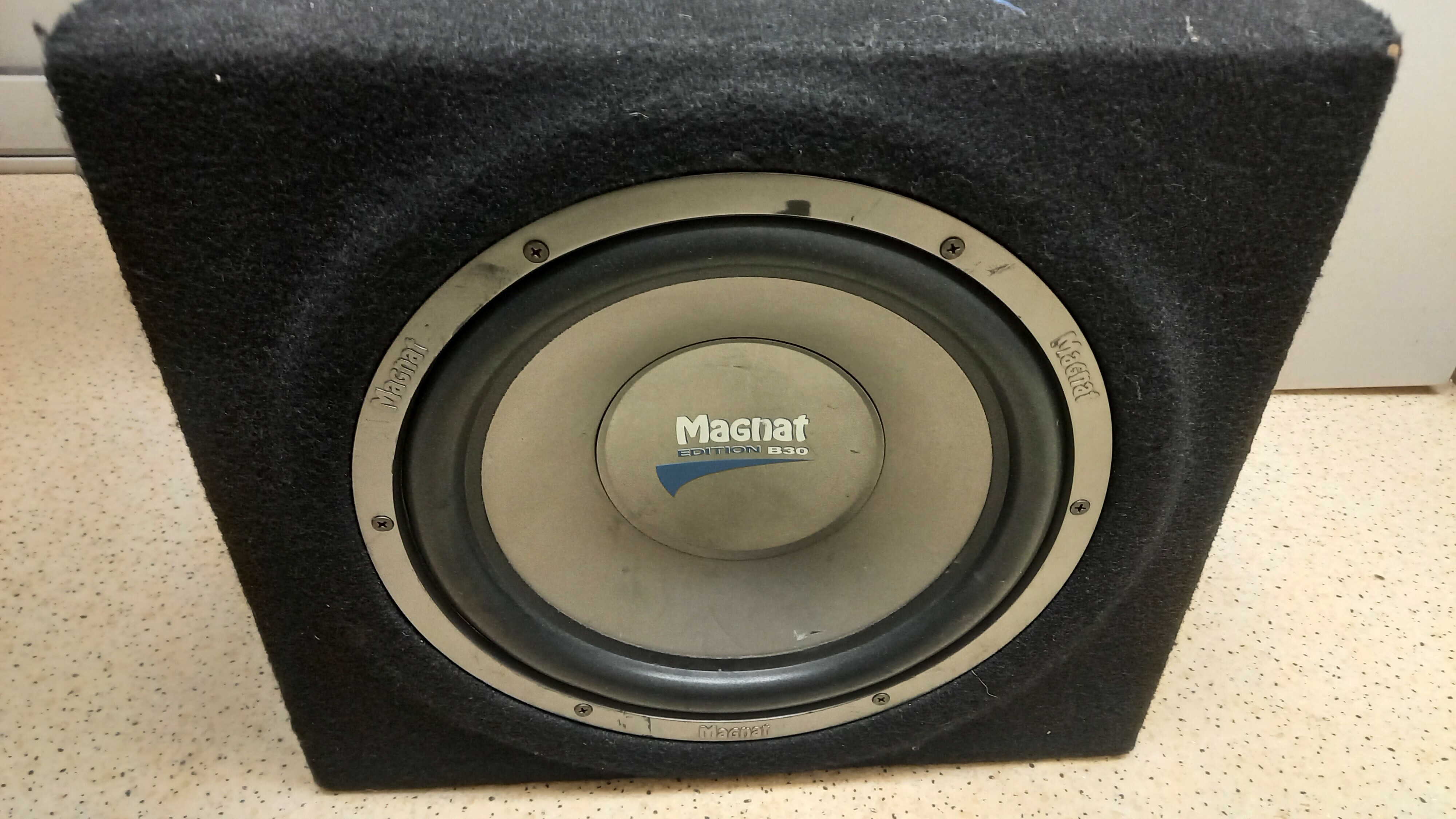 subwoofer-samochodowy-magnat-800w-b30-stan-uzywany