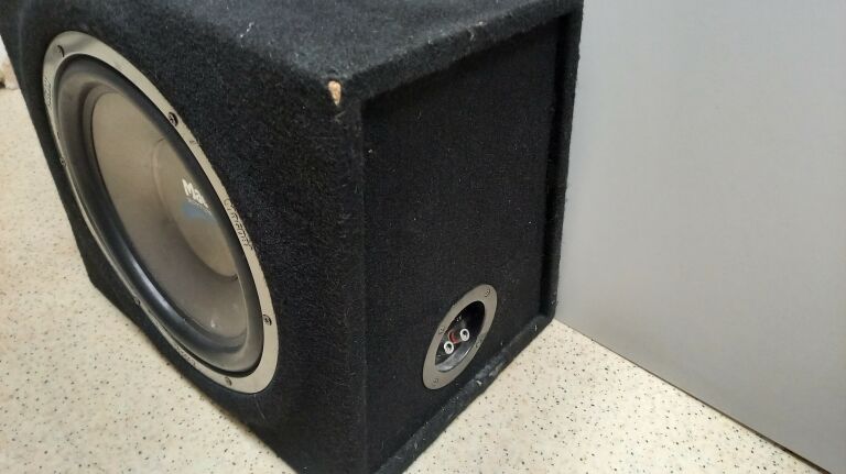subwoofer-samochodowy-magnat-800w-b30-konstrukcja-jednodrozne