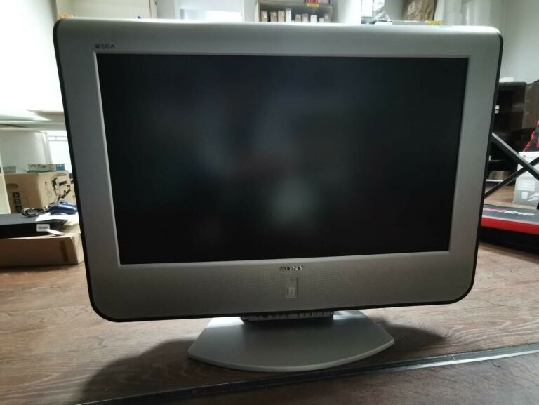 TELEWIZOR SONY KLV-L32M1 + PILOT