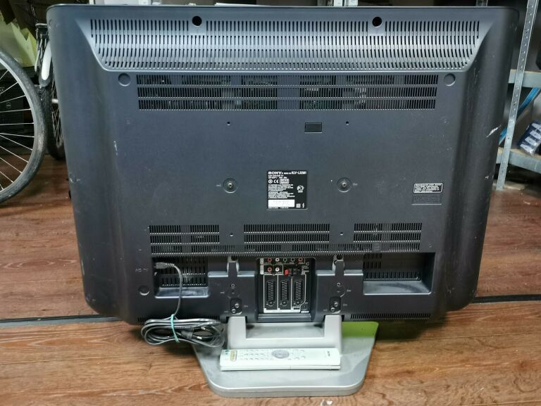 TELEWIZOR SONY KLV-L32M1 + PILOT