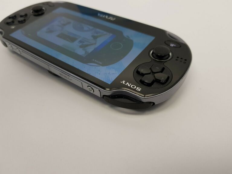 KONSOLA PS VITA PCH-1004 ZA01 WI-FI