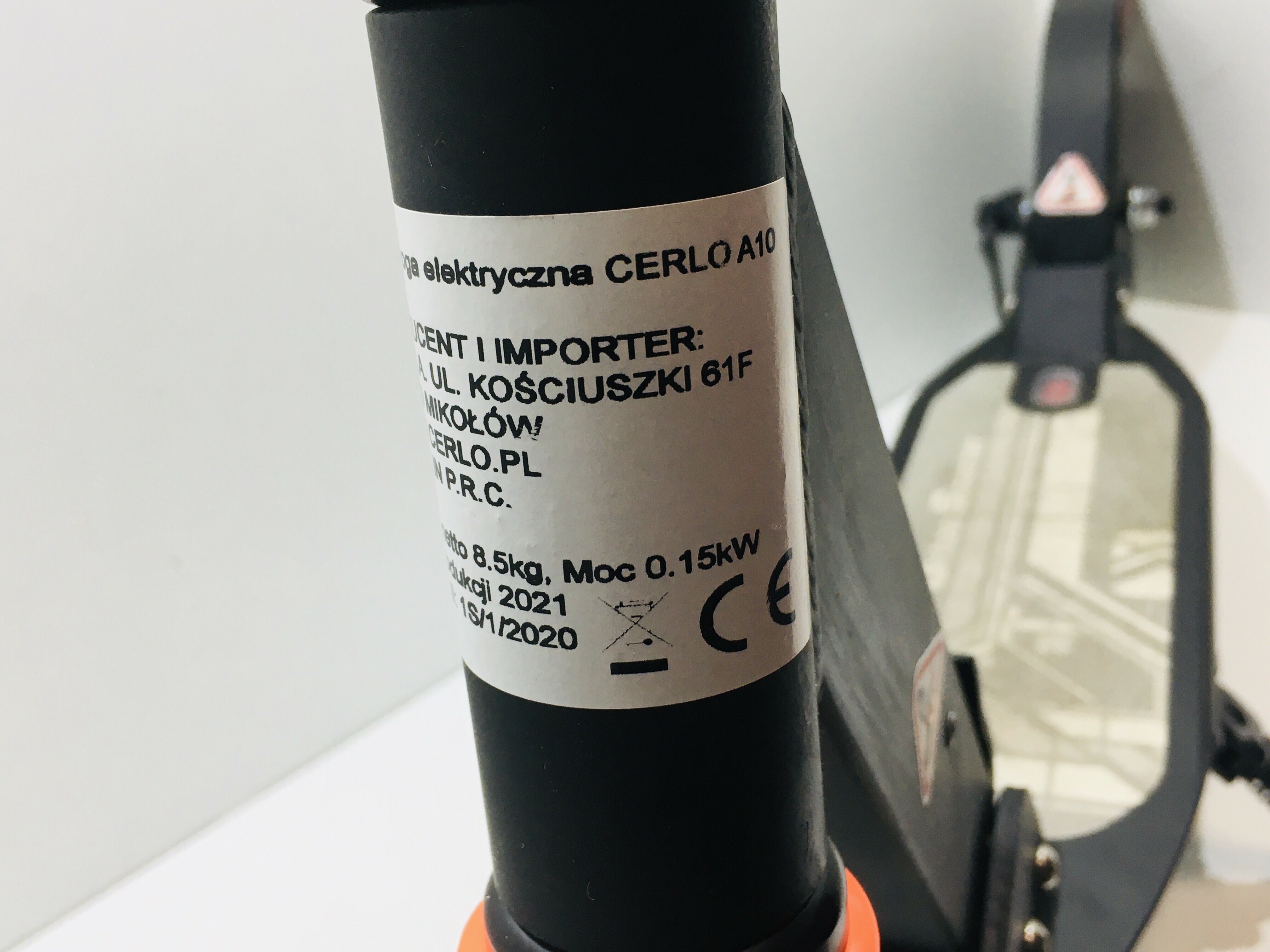 hulajnoga-z-napedem-urban-scooter-cerlo-a10-at-at-at-kolor-czarny