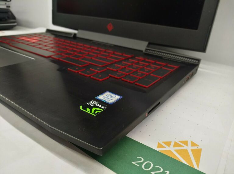 LAPTOP HP OMEN 15-CE008NW I5/8GB/1TB