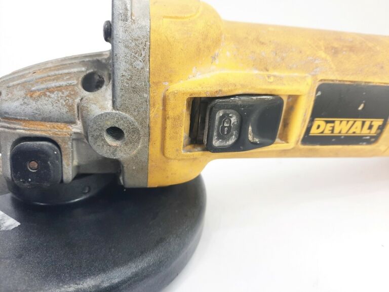 SZLIFIERKA KATOWA DEWALT D28139