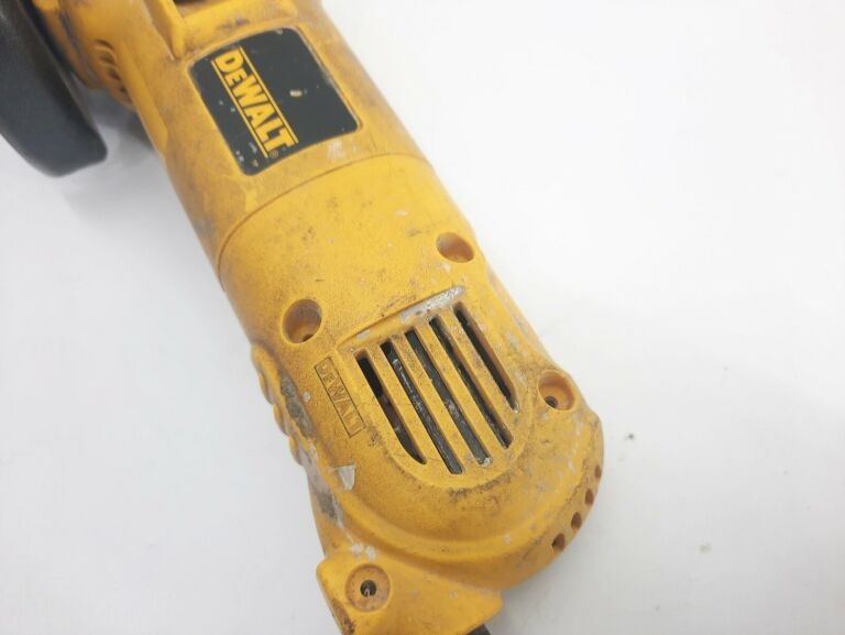 SZLIFIERKA KATOWA DEWALT D28139