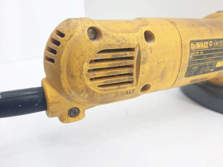 SZLIFIERKA KATOWA DEWALT D28139