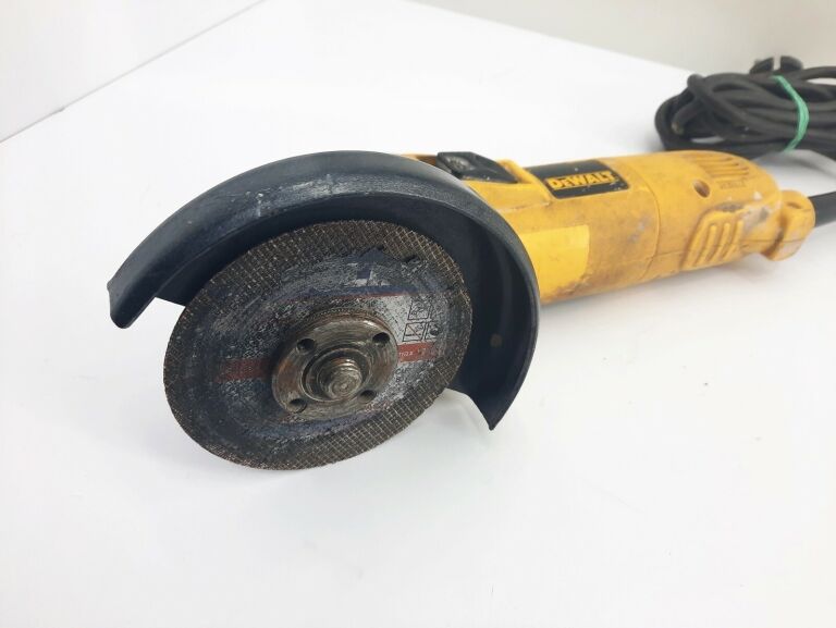 SZLIFIERKA KATOWA DEWALT D28139