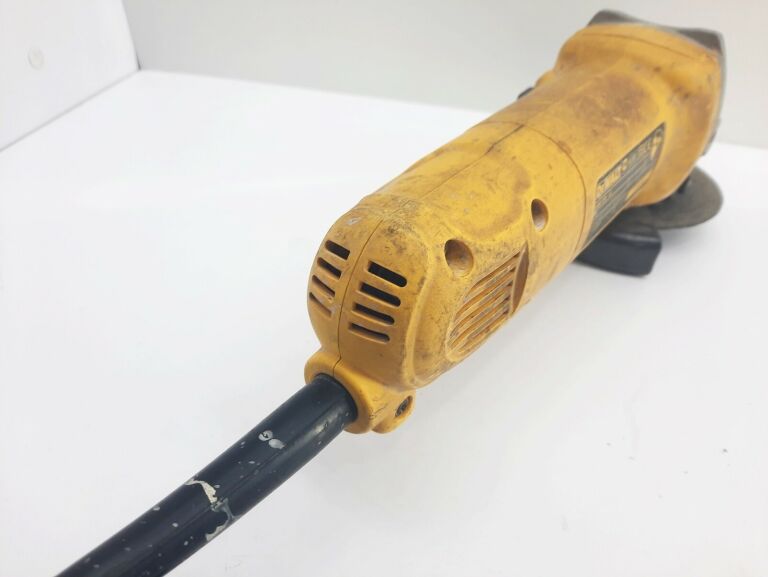 SZLIFIERKA KATOWA DEWALT D28139