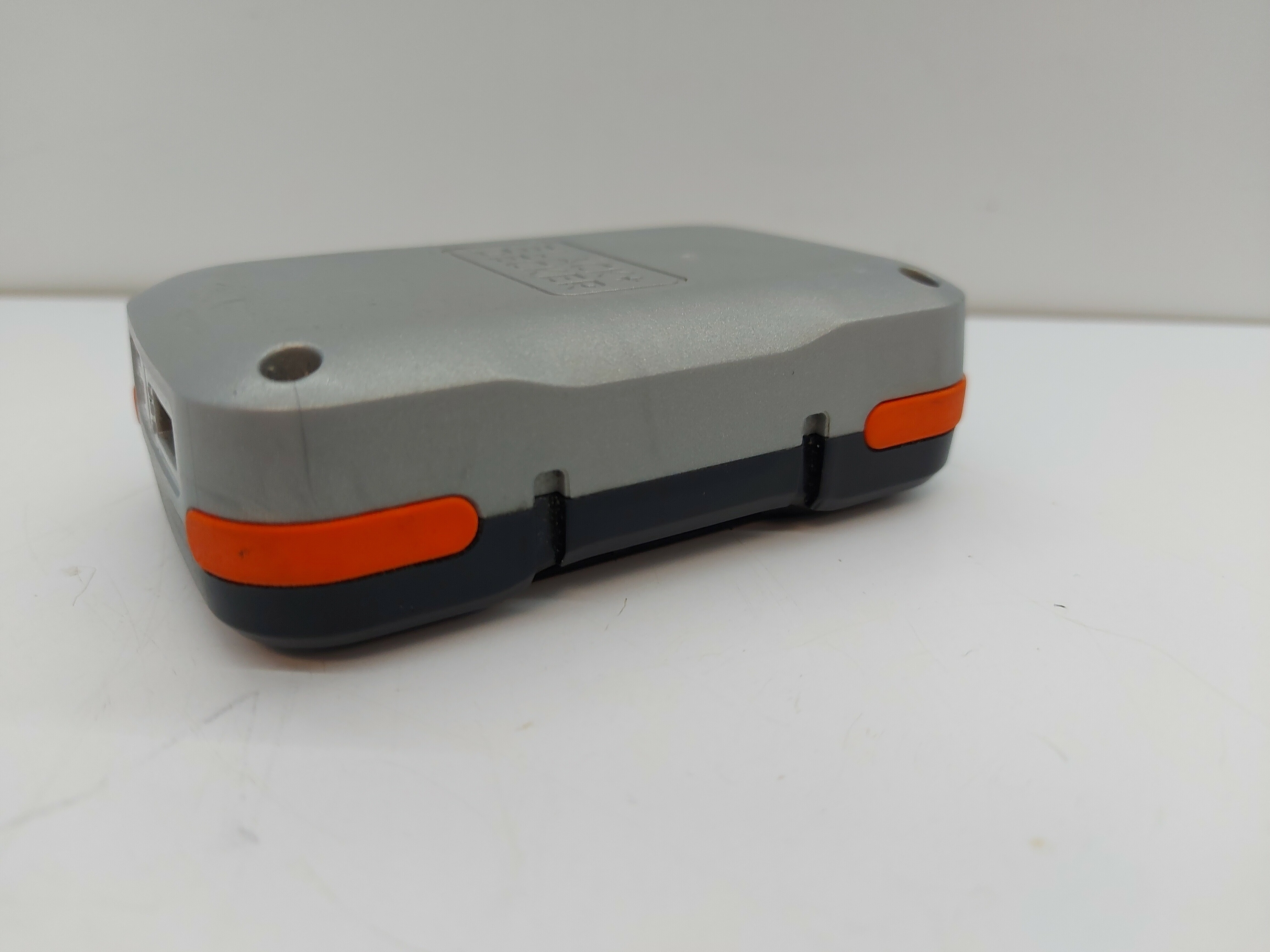 powerbank-akumulator-black-decker-material-obudowy-inny