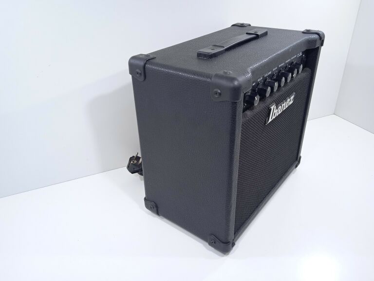 WZMACNIACZ GITAROWY IBANEZ IBZ15GR 15 WAT