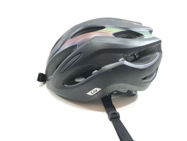 KASK GIANT LIV REV COMP CZARNY Z WZOREM