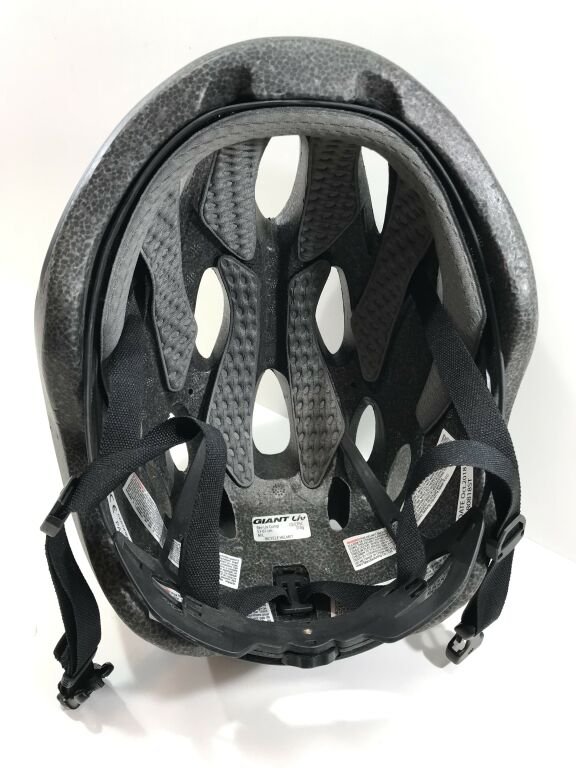 KASK GIANT LIV REV COMP CZARNY Z WZOREM