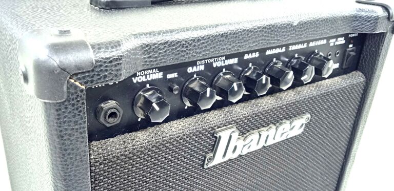 WZMACNIACZ GITAROWY IBANEZ IBZ15GR 15 WAT