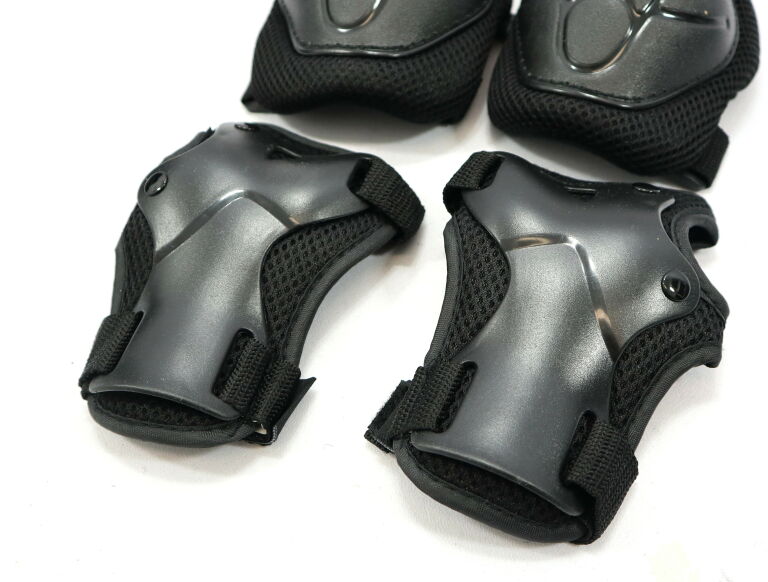 sprzet-ochronny-crzko-nakolanniki-i-ochraniacze-rodzaj-nakolanniki