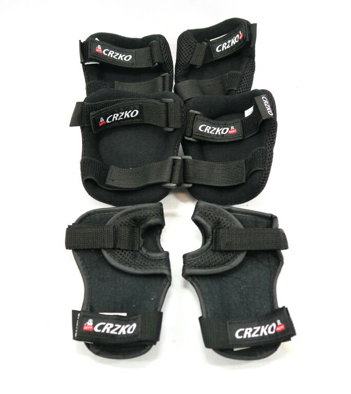 sprzet-ochronny-crzko-nakolanniki-i-ochraniacze-kolor-czarny