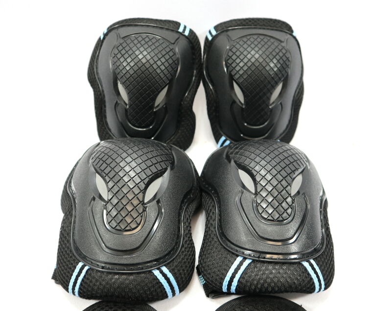 zestaw-nakolannikow-ochraniaczy-fakeface-ean-gtin-8713331403540