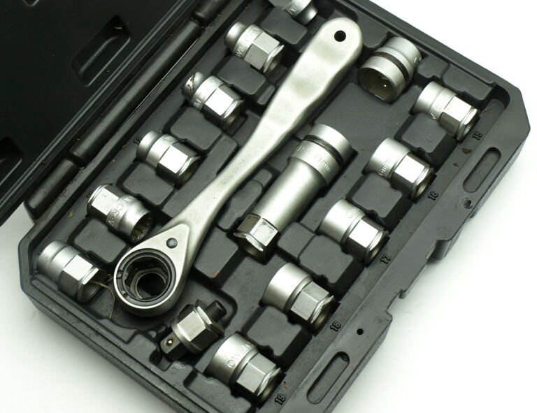 ZESTAW KLUCZY NASADOWYCH POWERFIX HG01215