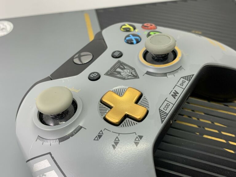KONSOLA XBOX ONE CALL OF DUTY EDITION 1TB PAD