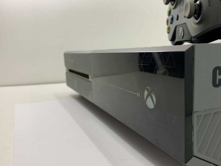 KONSOLA XBOX ONE CALL OF DUTY EDITION 1TB PAD