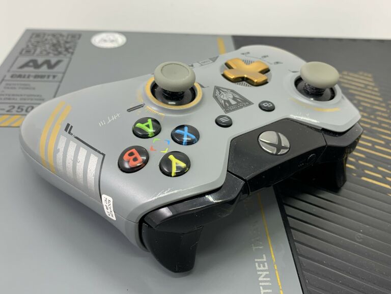 KONSOLA XBOX ONE CALL OF DUTY EDITION 1TB PAD