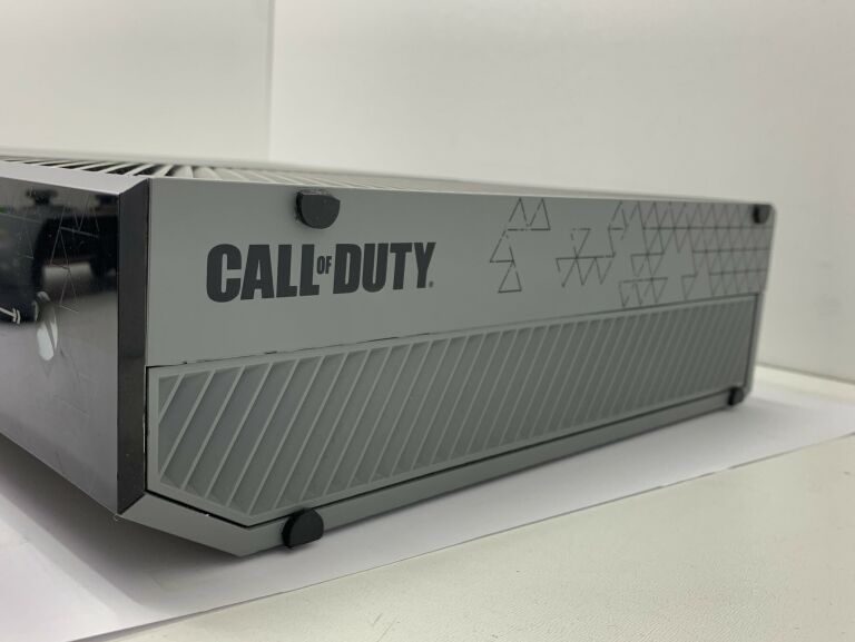 KONSOLA XBOX ONE CALL OF DUTY EDITION 1TB PAD