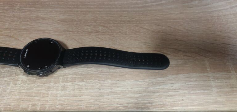garmin-forerunner-235-pudelko-ladowarka-zobacz-kolor-dominujacy-czarny