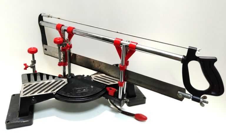 przyrznia-metalowa-z-pilka-stan-uzywany