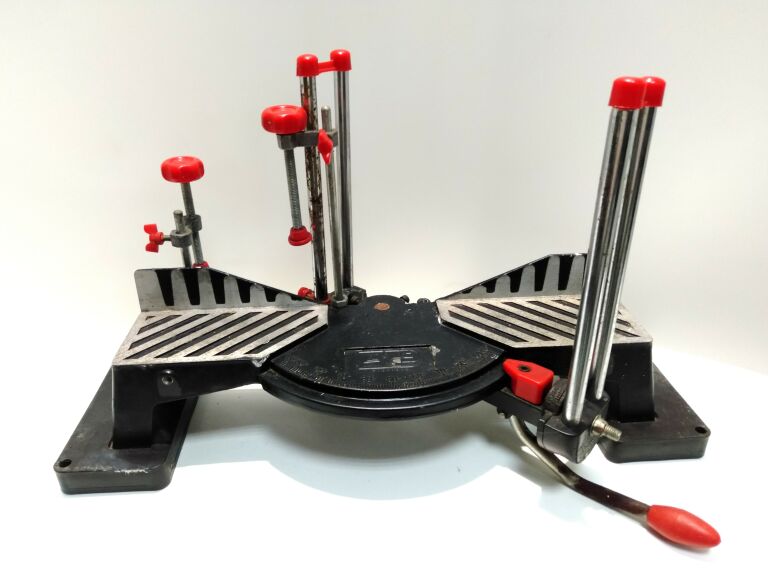 przyrznia-metalowa-z-pilka-product-id