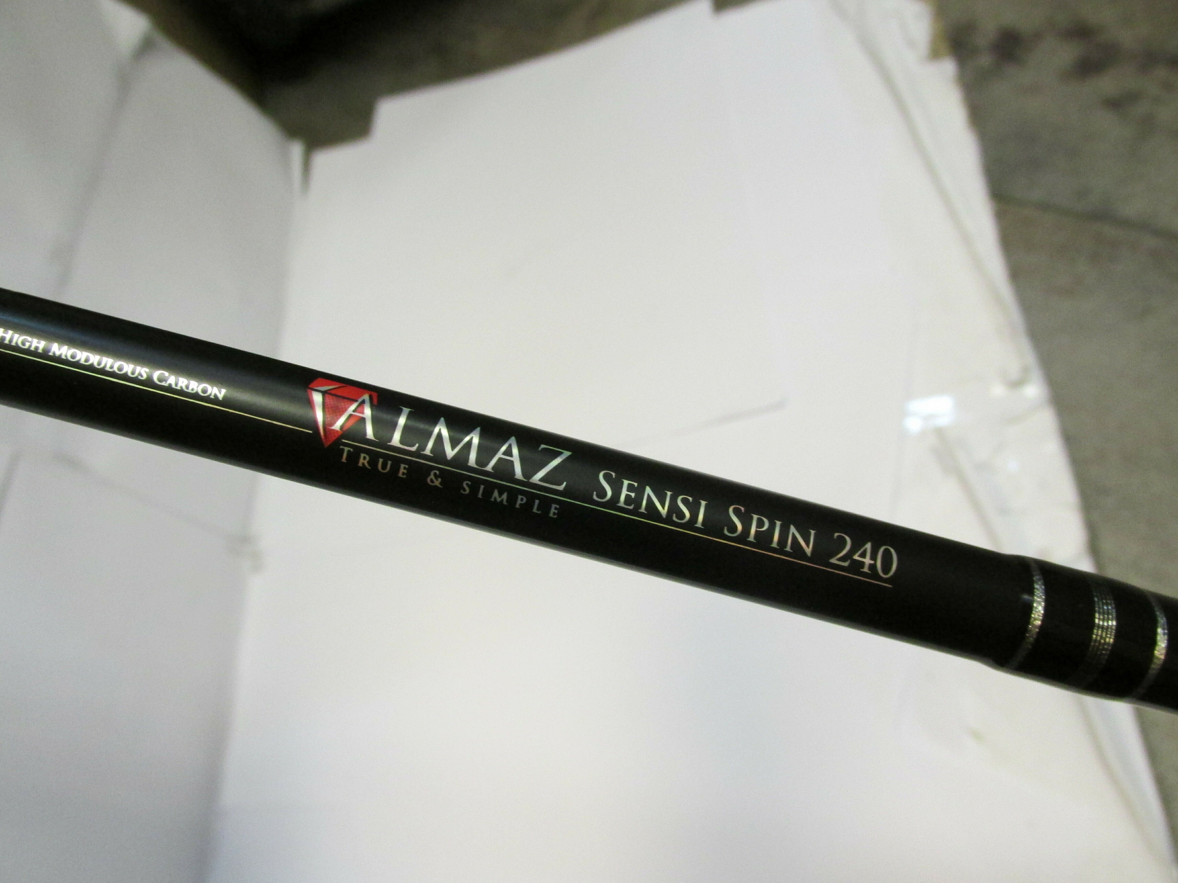 wedka-mikado-almaz-sensi-spin-240-pokrowiec-marka-mikado