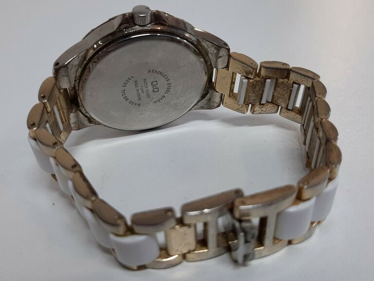 zegarek-qq-damski-marka-qq