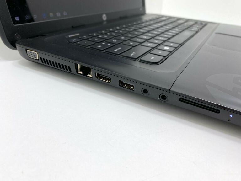 LAPTOP HP 2000 AMD E1-1500 WIN10 4 GB RAM OPIS!