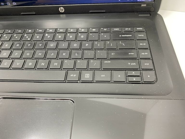 LAPTOP HP 2000 AMD E1-1500 WIN10 4 GB RAM OPIS!