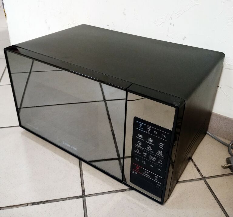 MIKROFALÓWKA SAMSUNG GE83X