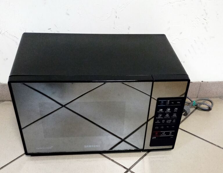 MIKROFALÓWKA SAMSUNG GE83X