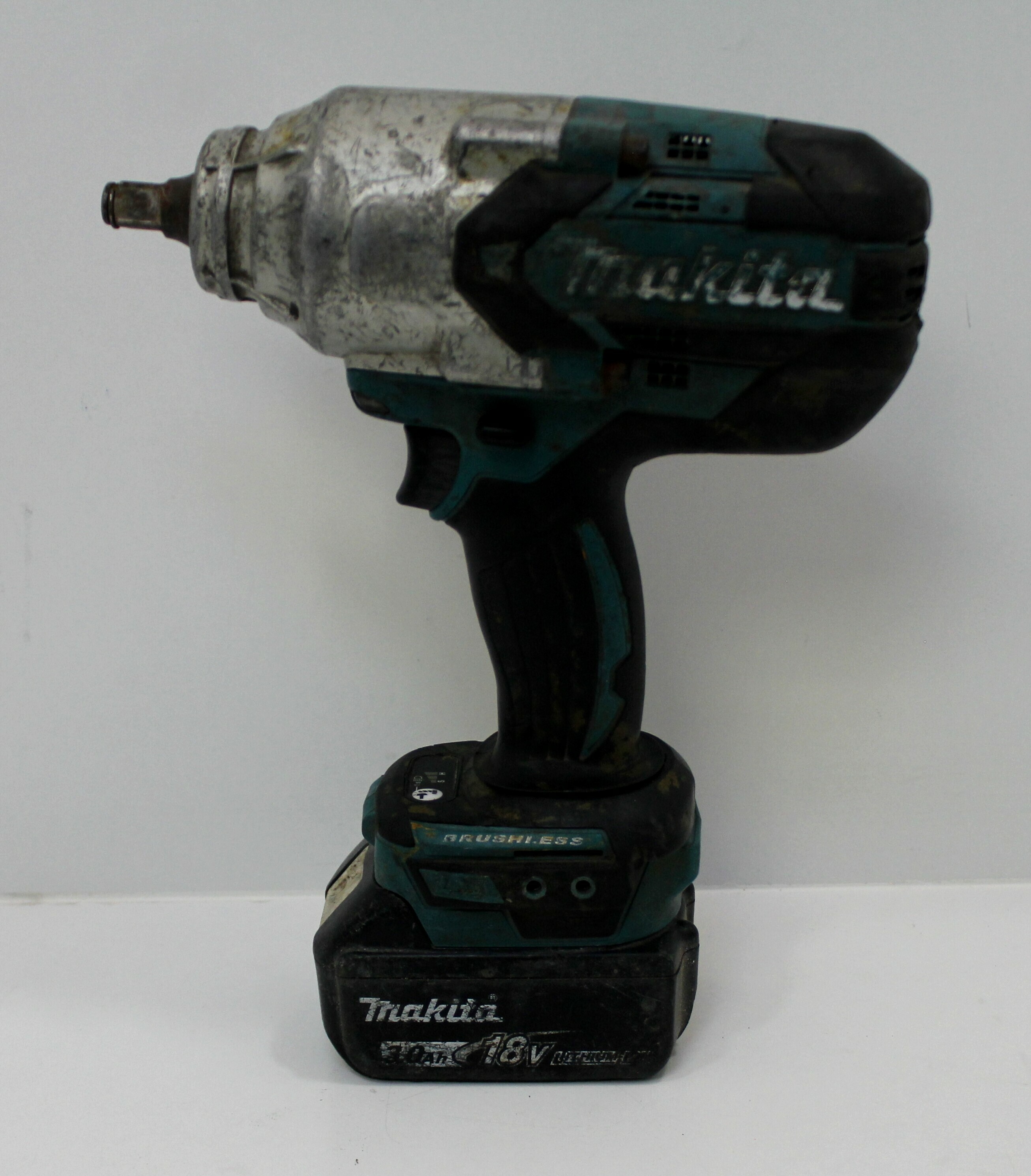 klucz-udarowy-makita-dtw-1002-maksymalna-srednica-srub-m30