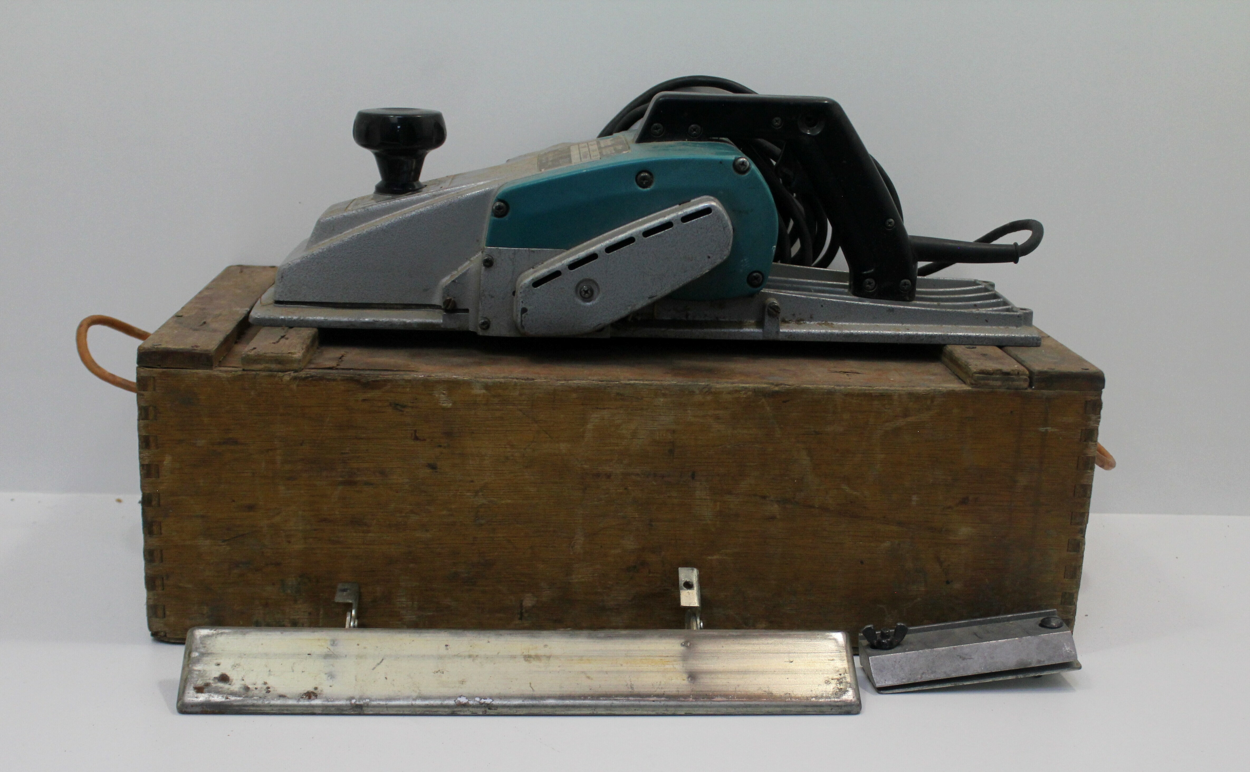 strug-ciesielski-do-drewna-makita-1806b-jana-pawla-ii-41a-warszawa