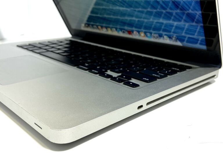 APPLE MACBOOK PRO 2012 I5/4GB RAM /500 HDD OPIS!