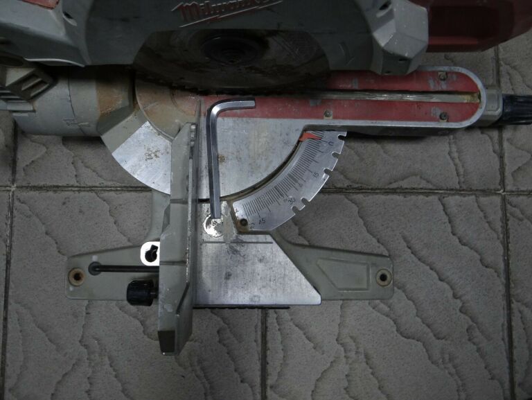 UKOŚNICA MILWAUKEE 4483 33