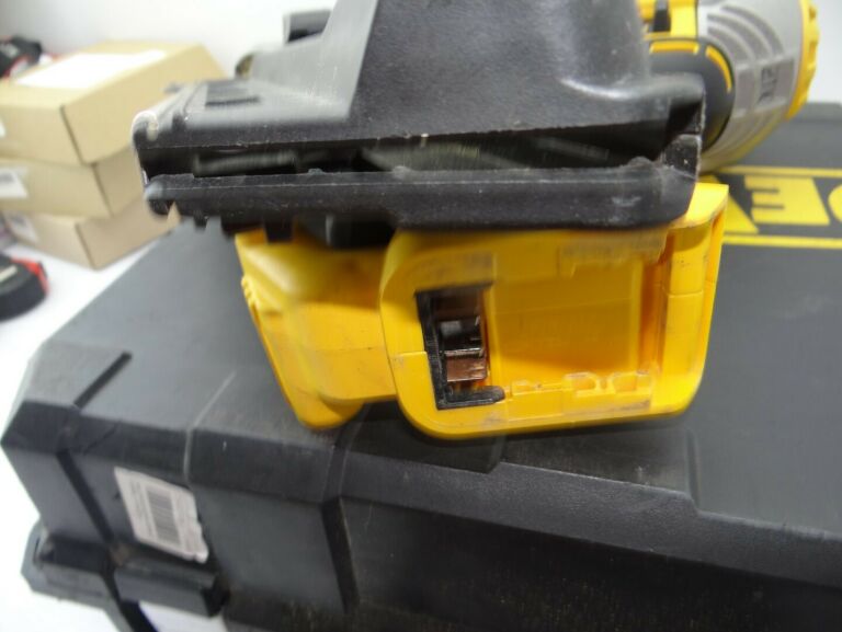 GWOŹDZIARKA DEWALT DCN692