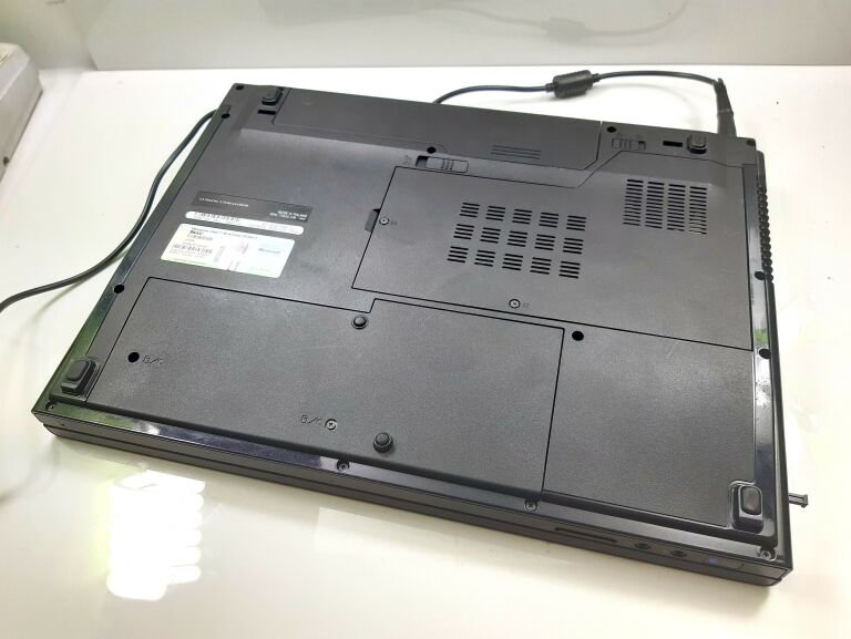 LAPTOP DELL VOSTRO 1510 2GB RAM WIN7