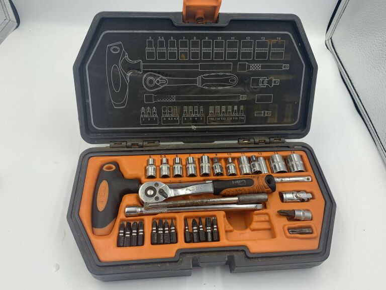 ZESTAW KLUCZY NASADOWYCH NEO TOOLS