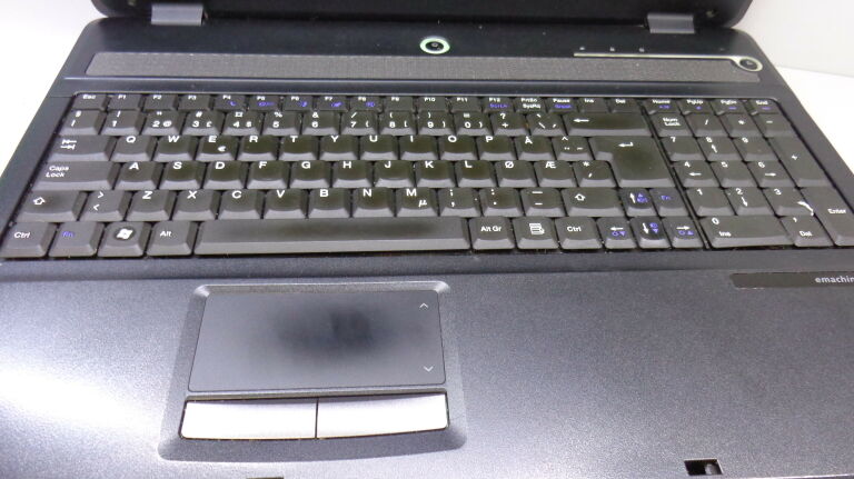 LAPTOP EMACHINES G520 WIN7 3GB OPIS