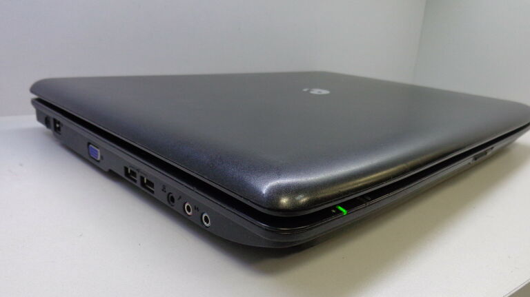 LAPTOP EMACHINES G520 WIN7 3GB OPIS