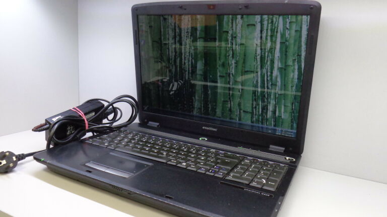 LAPTOP EMACHINES G520 WIN7 3GB OPIS