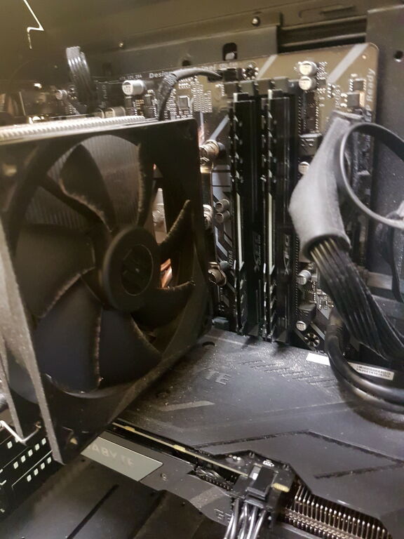 KOMPUTER GAMINGOWY I5/500GB SSD/16GB RAM/GTX 1660