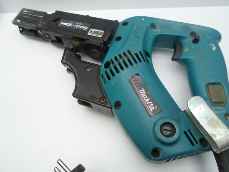 wkretarka-tasmowa-makita-6833-marka-makita