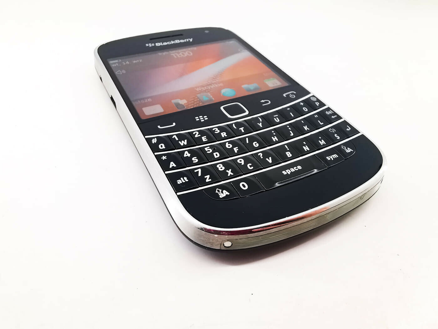 bb bold dakota 9900