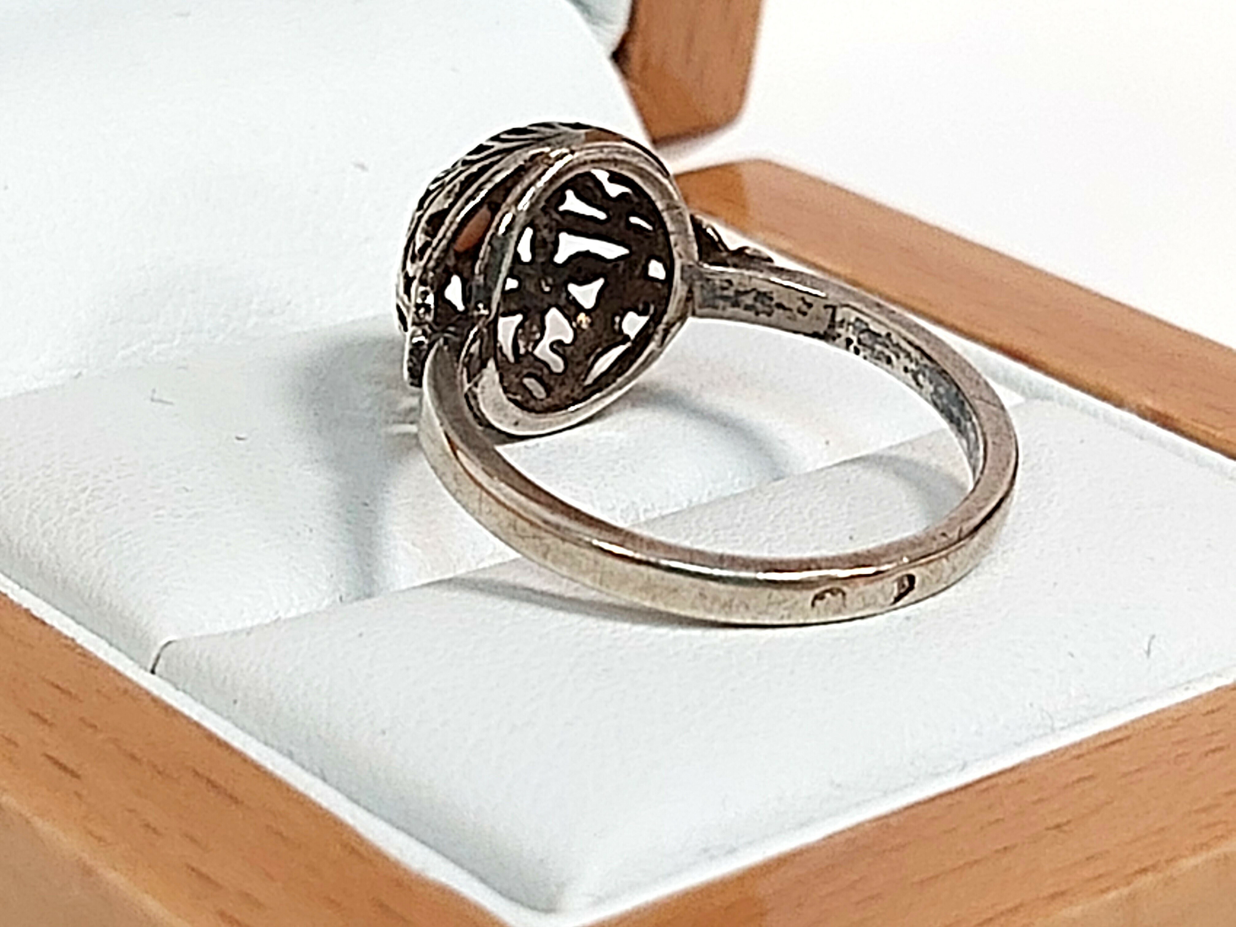 pierscionek-warmet-szarotka-z-koralem-262g-pr92-kolor-dominujacy-srebrny