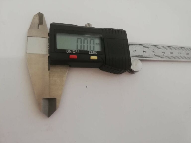 suwmiarka-powerfix-z22855f-pudelko-maksymalny-zakres-pomiaru-1