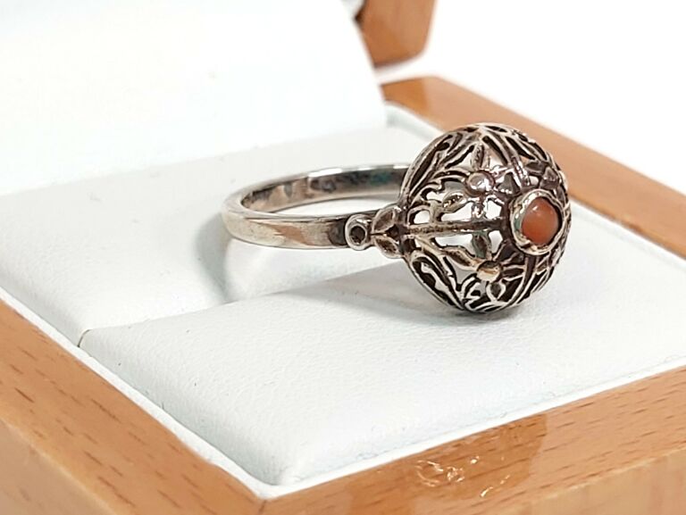 pierscionek-warmet-szarotka-z-koralem-262g-pr92-kamien-koral